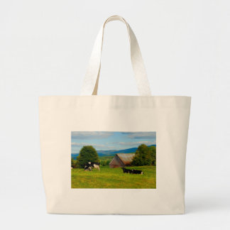 Koeien in een veld grote tote bag