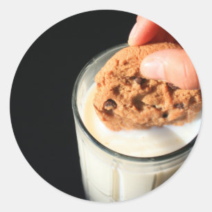 Koekje en een glas melkticker ronde sticker