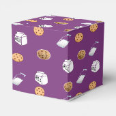 Koekjes en melk op paarse bedankdoosjes (Achterkant)