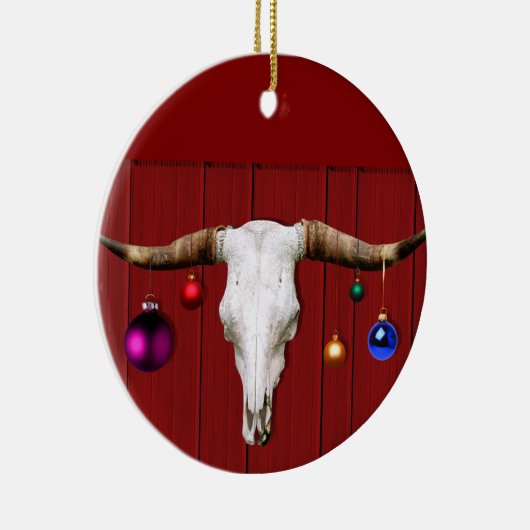 Koeksschedel met kerstversiering op rode schuur keramisch ornament (Rechts)