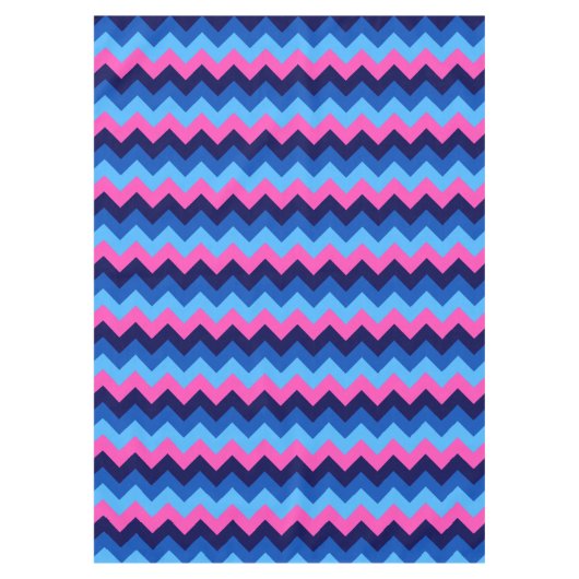Koel Blauw Roze Chevron Patroon Medium Tafelkleed (Voorkant)