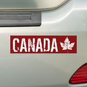 Koel Canada bumpersticker in distressed Maple Leaf (Op auto)