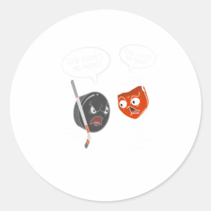 Koel dat ze van me houdt. Hockey en Wine Funny Dri Ronde Sticker