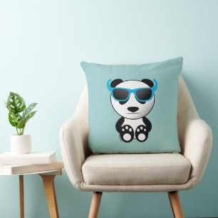 Koel een schattig panda-beer met een blauwe zonneb kussen