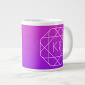 Koel Geometrisch Monogram | Magenta Paars Violet Grote Koffiekop (Voorkant rechts)