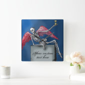 Koel gepersonaliseerd skelet op Tombstone Hallowee Vierkante Klok (Huis)