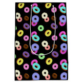 Koel het kleurrijke donuterpatroon zwart medium cadeauzakje (Achterkant)