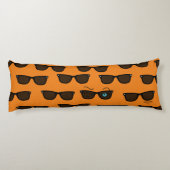 Koel-iconische winkS Black Sunbril Pattern Lichaamskussen (Achterkant)