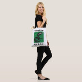 Koel Jaar van de Slang Chinese Zodiac Tote Bag (Op model)