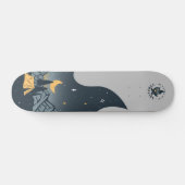 Koel kampeerkampvuur onder het staargebergte persoonlijk skateboard (Horizontaal)