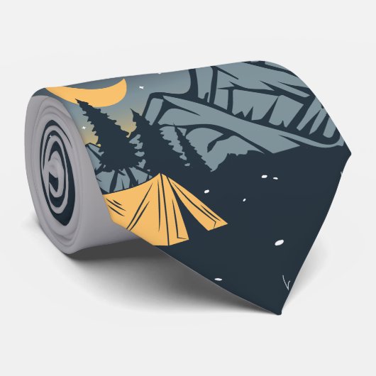 Koel kampeerkampvuur onder het staargebergte stropdas (Opgerold)