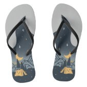 Koel kampeerkampvuur onder het staargebergte teenslippers (Voetbed)