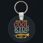 Koel Kinder Play Trumpet Funny Marching Band Sleutelhanger<br><div class="desc">Grappig ontwerp van de trompetspeler voor degenen die muziekinstrumenten spelen in een muziekband,  orkest of muzikaal optreden. Koel  retro Jazz muziekliefhebbers voor muzikant en marchingbandlid. Ideaal voor muzieleraar,  orkestfan en iedereen die graag trompet speelt. Geweldig kerstcadeau en verjaardagscadeau voor familie en vrienden.</div>