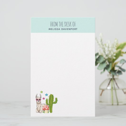 Koel lama in een zonnebril met een hoge zonnebril briefpapier (Staand voorkant)