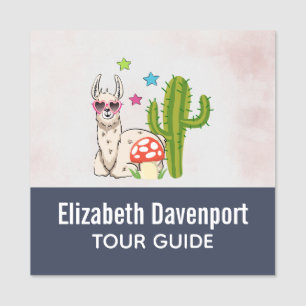 Koel lama in een zonnebril met een hoge zonnebril naamplaatje