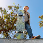 Koel Modern Abstract Blauw Persoonlijk Skateboard<br><div class="desc">Dit coole ontwerp is voorzien van een abstract patroon in donkere tinten blauw en groen. Maakt een groot geschenk voor een skateboardminnaar.</div>