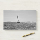 Koel moderne foto van zeilboot in de zomer post-it® notes (Op bureau)