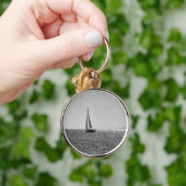 Koel moderne foto van zeilboot in de zomer sleutelhanger (Hand)