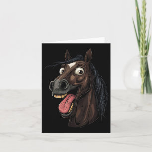 Koel paard toont tongpaarden rijden op paarden kaart