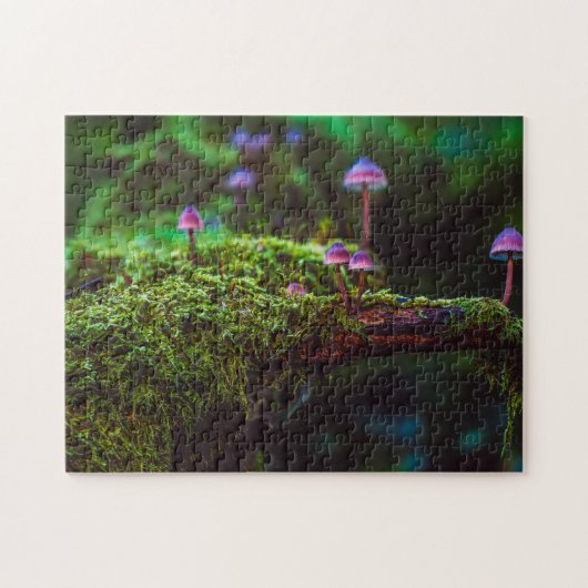 Koel Paarse Schimmelpil Regenwoud Mos Paddenstoele Legpuzzel (Horizontaal)