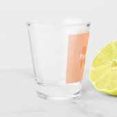 Koel pastelkleurig perzik kleur met aangepaste mon shot glas (Links)