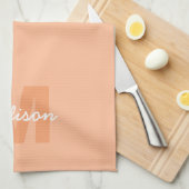 Koel pastelkleurig perzik kleur met aangepaste mon theedoek (Quarter Fold)
