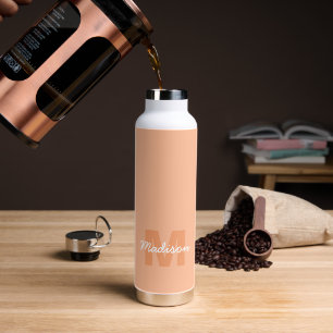 Koel pastelkleurig perzik kleur met aangepaste mon waterfles
