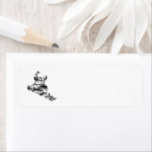 Koel Snowboarder in een Camouflage Gray Pattern Etiket (Insitu)