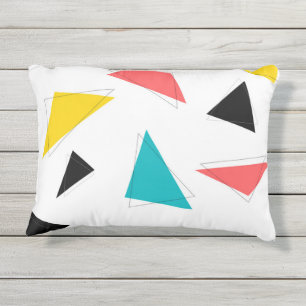 Koel, unieke, trendy, kleurrijke driehoeken in de  buitenkussen