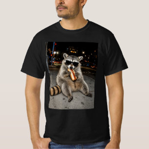 Koel Wasbeer Eet Hotdog Stad Nacht T-shirt