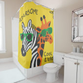 Koel zebra en giraffe met een gele bril douchegordijn (In situ)