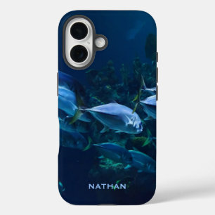 Koele aquariumvis Donker water gepersonaliseerd iPhone 16 Hoesje