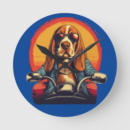 Koele basset hound biker in de zonsondergang ronde klok (Voorkant)