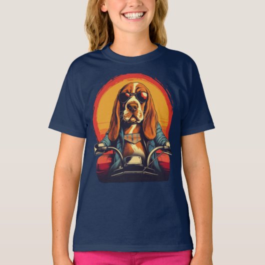 Koele basset hound biker in de zonsondergang t-shirt (Voorkant)