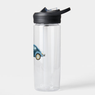 Koele blauwe retro auto met scuffs waterfles