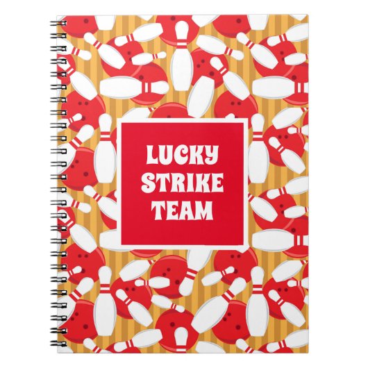 Koele bowlingballen en pins Strikes League Team Notitieboek (Voorkant)