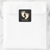 Koele bruine babyvoeten zwart  vierkante sticker (Tas)