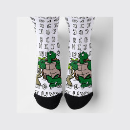 Koele cartoon van groene schildpad met alfabetten sokken