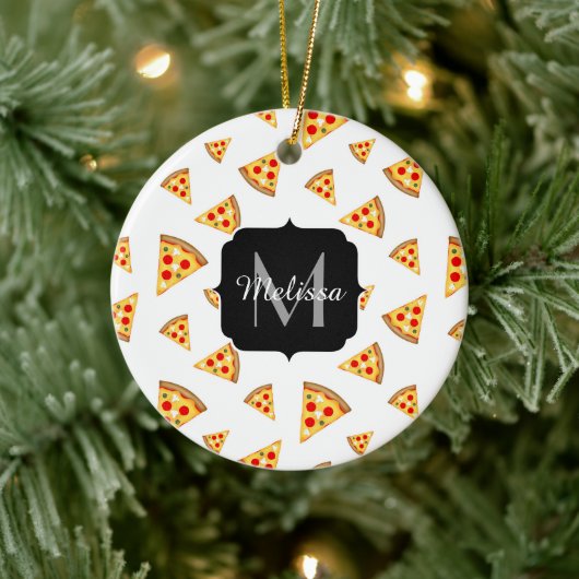 Koele en leuke pizza plakjes patroon Monogram wit Keramisch Ornament (Boom)