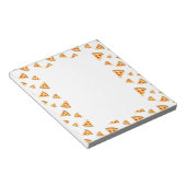 Koele en leuke pizza plakjes patroon op wit notitieblok (Schuin)
