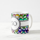 koele glimlachende gezichten + monogram koffiemok (Voorkant rechts)