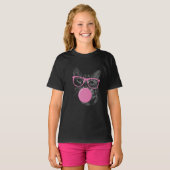 Koele kat met roze bril en bubbelkauwgom t-shirt (Voorkant volledig)