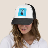 Koele katten dragen maskers trucker pet (In situ)