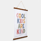 Koele Kinderen zijn vriendelijk Hangend Wandkleed (Gebogen)