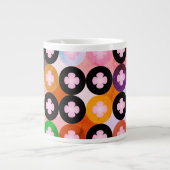Koele multi gekleurde cirkels & roze klavers grote koffiekop (Voorkant)
