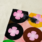 Koele multi gekleurde cirkels & roze klavers strandlaken (In situ)