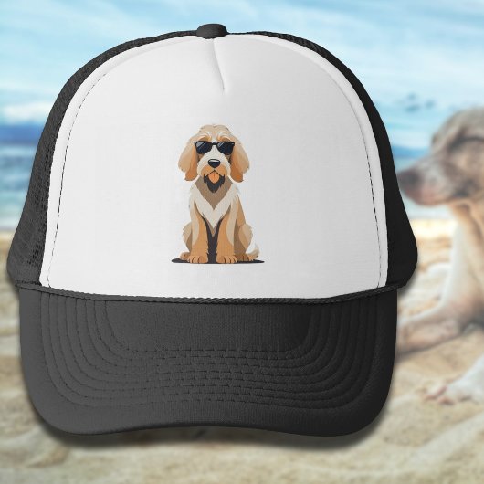 Koele Otterhound met Sunnies Trucker Pet