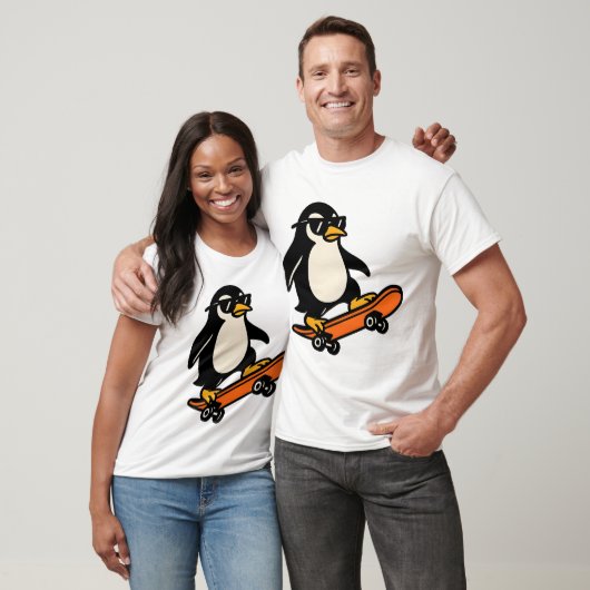 Koele Pinguïn op Skateboard T-shirt (Unisex)