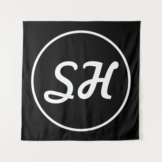 Koele Retro-Moderne Stijl Monogram | Zwart & Wit Wandkleed (Voorkant)
