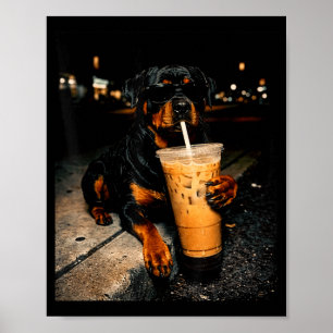 Koele rottweiler die ijskoude koffie drinkt, grapp poster